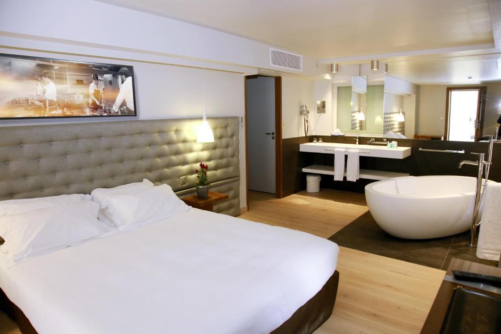 Le Pre Du Moulin - Maison Alonso - Hotel & Restaurant Sérignan-du-Comtat Room photo