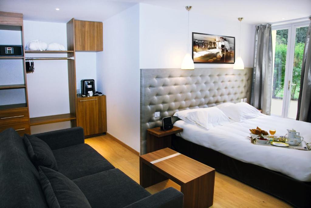 Le Pre Du Moulin - Maison Alonso - Hotel & Restaurant Sérignan-du-Comtat Room photo